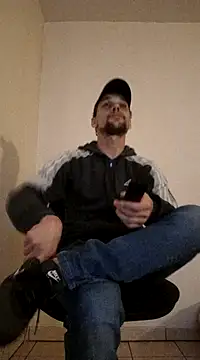 Snapshot of kx93 chatting on 03/17/25, 08:19 kx93 online show from 03/17/25, 08:19