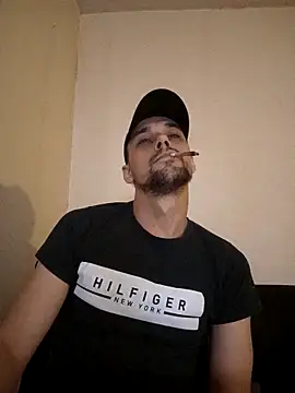 Snapshot of kx93 chatting on 10/21/25, 05:13 kx93 online show from 10/21/25, 05:13