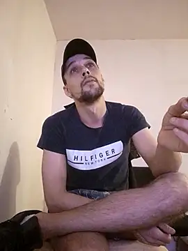 Snapshot of kx93 chatting on 10/27/25, 07:29 kx93 online show from 10/27/25, 07:29