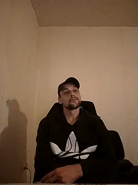 Snapshot of kx93 chatting on 11/25/25, 09:48 kx93 online show from 11/25/25, 09:48