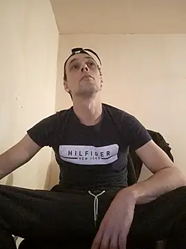 Snapshot of kx93 chatting on 12/05/25, 08:49 kx93 online show from 12/05/25, 08:49