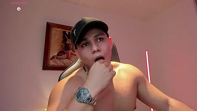 Snapshot of RoyConstance chatting on 07/18/26, 04:22 RoyConstance online show from 07/18/26, 04:22