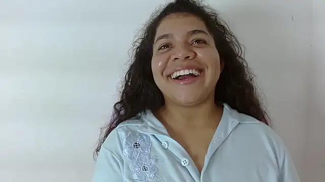 yulissa18 online show from 01/22/25, 04:44