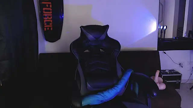 Snapshot of liz-beths chatting on 10/20/25, 04:51 liz-beths online show from 10/20/25, 04:51