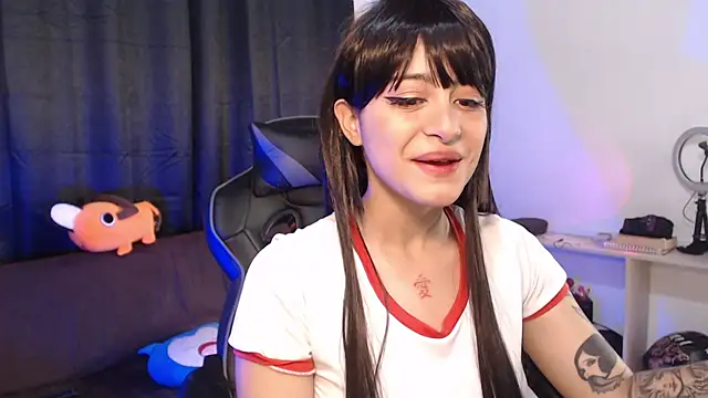 Snapshot of liz-beths chatting on 11/25/25, 11:38 liz-beths online show from 11/25/25, 11:38