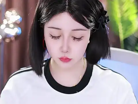 Qiaoqiao  online show from 03/22/25, 12:25