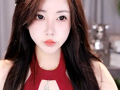 Qiaoqiao  online show from 10/19/25, 09:43