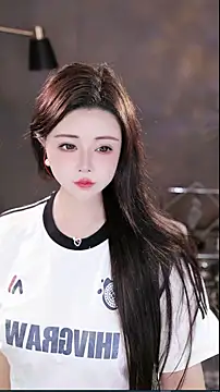 Qiaoqiao  online show from 12/05/25, 04:14