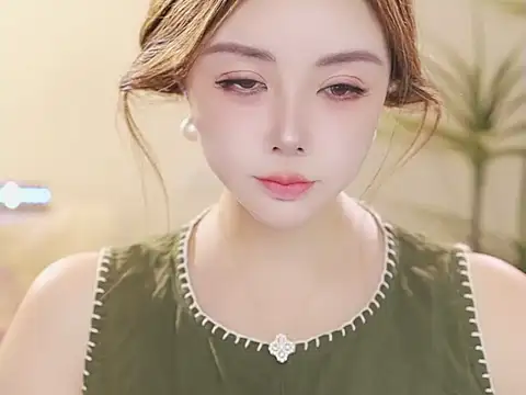 Qiaoqiao  online show from 05/11/26, 03:29