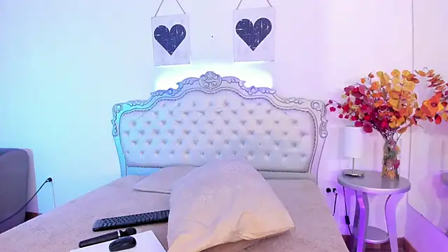 NiaColusi online show from 02/11/25, 11:22