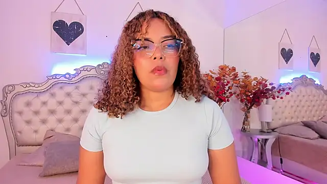 NiaColusi online show from 09/08/25, 06:07