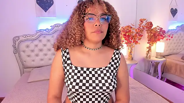 NiaColusi online show from 10/12/25, 03:38