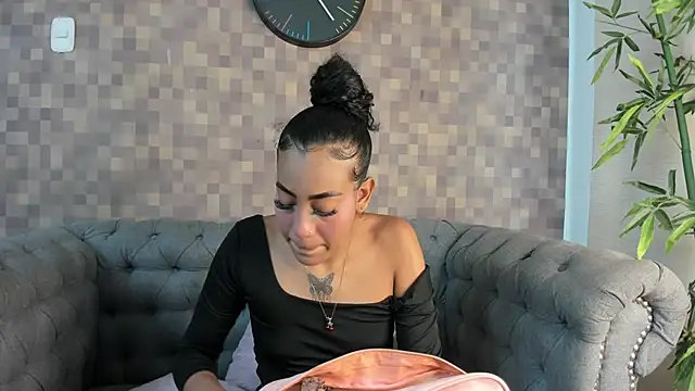 flavia cruz online show from 10/30/25, 07:25