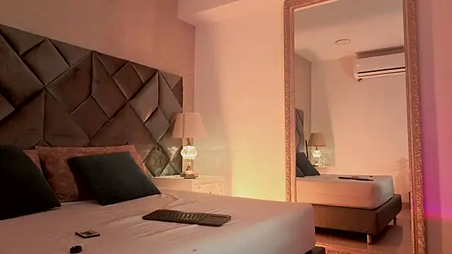 Luisa0110 online show from 04/08/26, 07:25