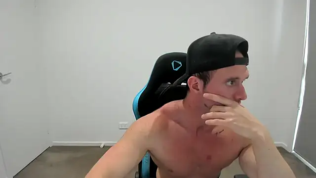 Snapshot of _DownUnderFit_ chatting on 11/19/25, 03:06 DownUnderFit online show from 11/19/25, 03:06