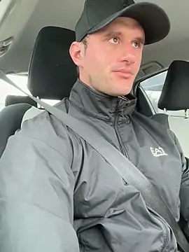 Snapshot of _DownUnderFit_ chatting on 11/22/25, 11:37 DownUnderFit online show from 11/22/25, 11:37