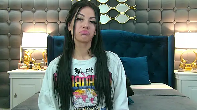 LeyaCass online show from 01/25/25, 04:34