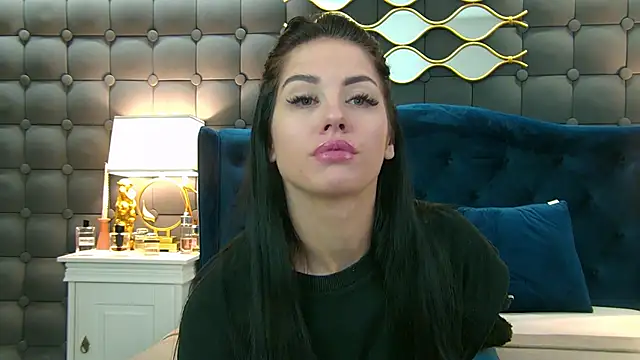 LeyaCass online show from 02/02/25, 04:15