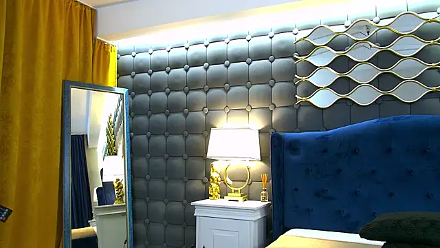 LeyaCass online show from 12/01/25, 04:28