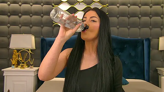 LeyaCass online show from 04/14/26, 03:01