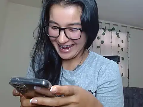 Snapshot of kazumi6 chatting on 12/16/25, 04:56 kazumi6 online show from 12/16/25, 04:56