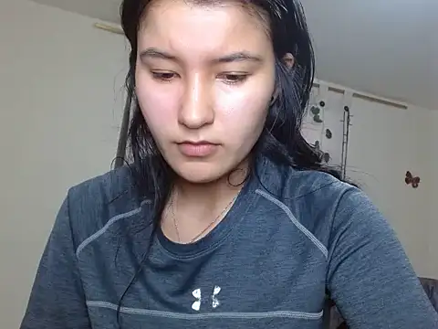 Snapshot of kazumi6 chatting on 12/17/25, 04:35 kazumi6 online show from 12/17/25, 04:35