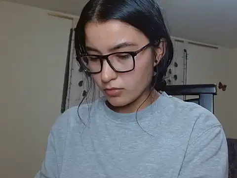 Snapshot of kazumi6 chatting on 12/18/25, 09:21 kazumi6 online show from 12/18/25, 09:21