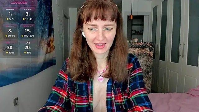 YourSexyNeighbour online show from 12/15/25, 04:44