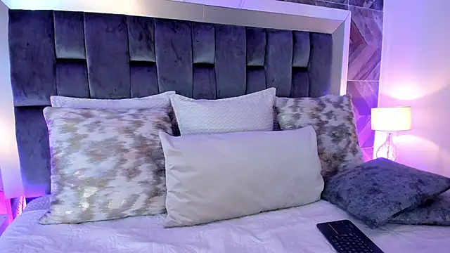 TaniaSmith1 online show from 03/10/25, 11:53