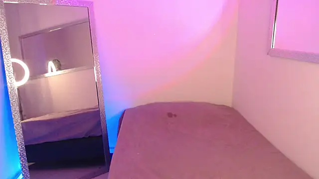 Snapshot of michaela_cox chatting on 03/22/25, 06:58 michaela cox online show from 03/22/25, 06:58