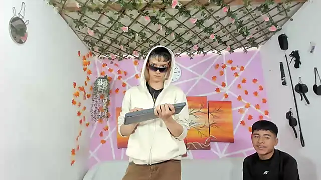 Fresahot2005 online show from 03/13/25, 08:11