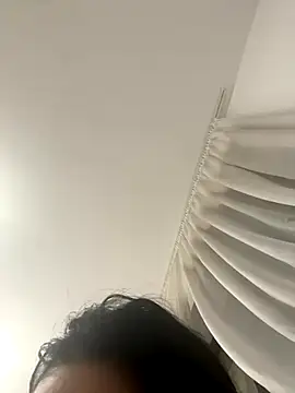 amirahylerr online show from 10/31/25, 08:32