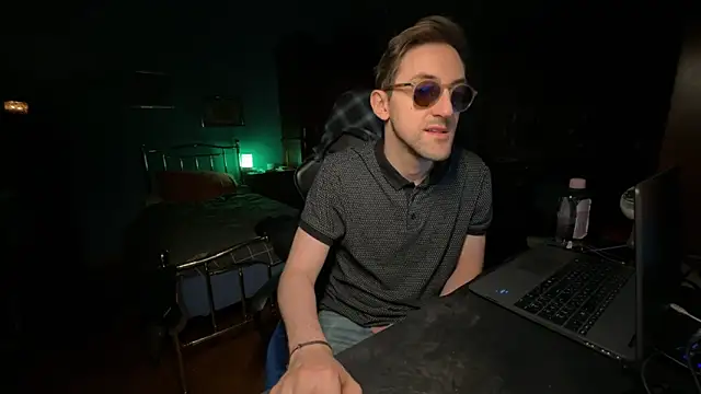 Snapshot of Stefisexy91 chatting on 12/17/25, 08:37 Stefisexy91 online show from 12/17/25, 08:37