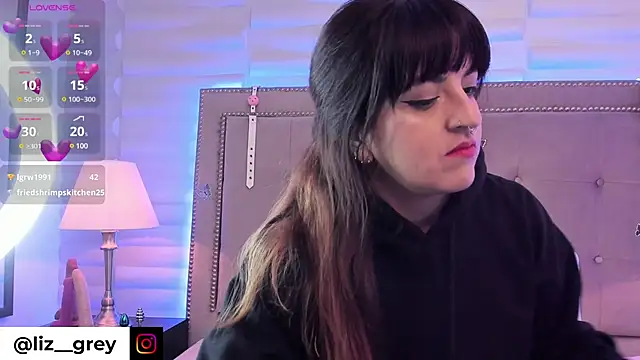 Snapshot of Liz_grey_ chatting on 02/13/25, 02:45 Liz grey online show from 02/13/25, 02:45