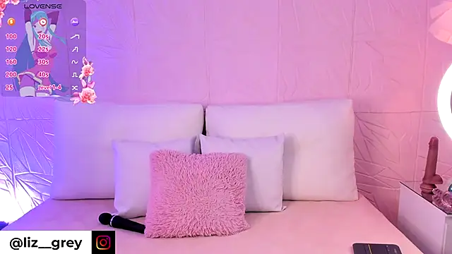 Snapshot of Liz_grey_ chatting on 10/15/25, 03:17 Liz grey online show from 10/15/25, 03:17