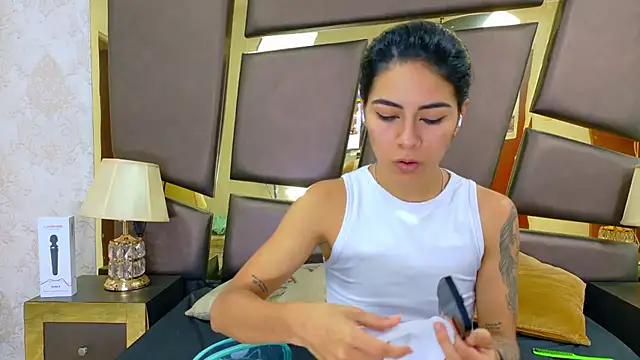 NicoleEsposito online show from 02/03/26, 01:27