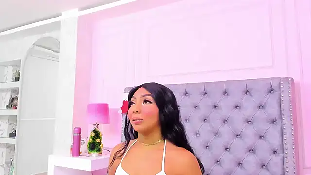 HaileeRoberts online show from 11/18/25, 12:20