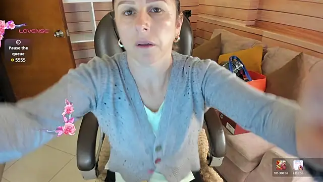 Victoria collins 1 online show from 05/06/26, 10:53