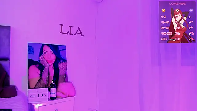 Lia johnsonn online show from 10/15/25, 12:05