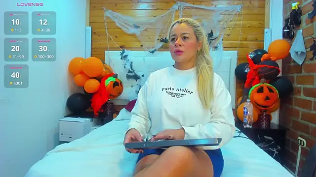 Dulcex69 online show from 10/31/25, 09:21