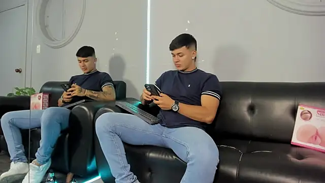 Snapshot of Cristopher_strong chatting on 01/14/25, 11:53 Cristopher strong online show from 01/14/25, 11:53