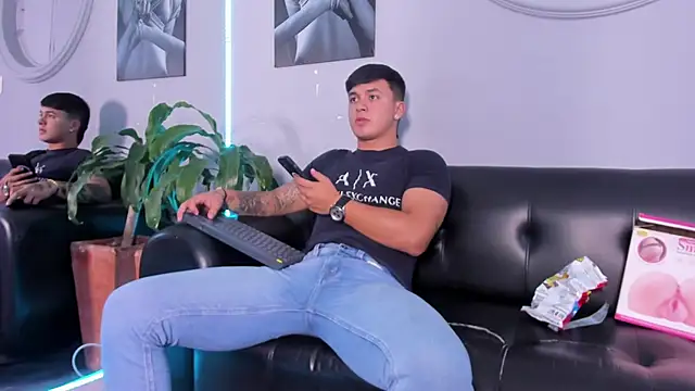 Snapshot of Cristopher_strong chatting on 03/07/25, 03:49 Cristopher strong online show from 03/07/25, 03:49