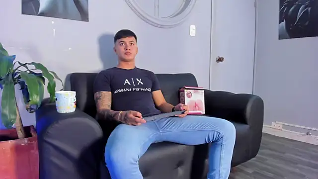 Snapshot of Cristopher_strong chatting on 03/22/25, 01:08 Cristopher strong online show from 03/22/25, 01:08