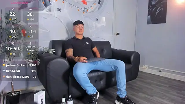 Snapshot of Cristopher_strong chatting on 10/04/25, 11:08 Cristopher strong online show from 10/04/25, 11:08