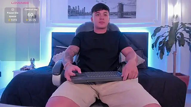 Snapshot of Cristopher_strong chatting on 11/09/25, 10:02 Cristopher strong online show from 11/09/25, 10:02