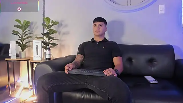 Snapshot of Cristopher_strong chatting on 04/29/26, 12:42 Cristopher strong online show from 04/29/26, 12:42