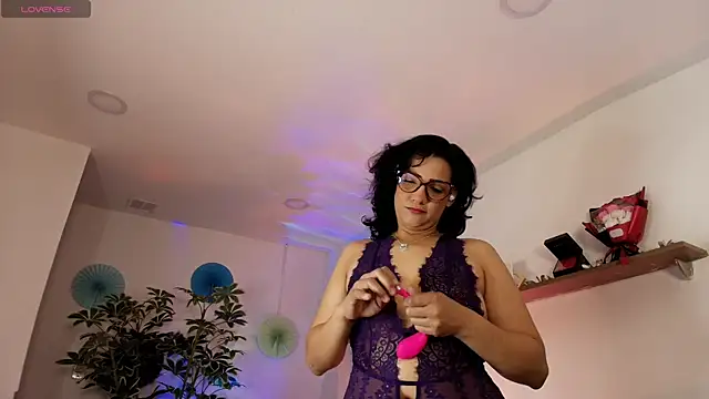 Elliee  online show from 08/05/26, 12:30