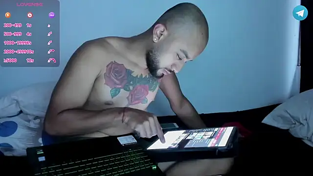 Snapshot of Alanna_Couple chatting on 12/03/24, 07:55 Alanna Couple online show from 12/03/24, 07:55