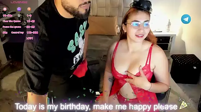 Snapshot of Alanna_Couple chatting on 01/24/25, 01:03 Alanna Couple online show from 01/24/25, 01:03