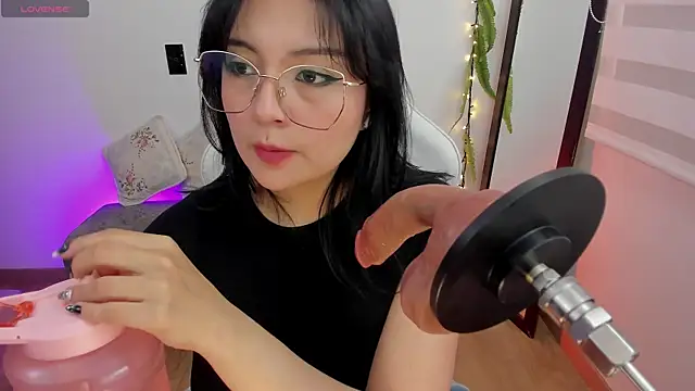 Snapshot of Hannya_moon chatting on 04/24/26, 05:37 Hannya moon online show from 04/24/26, 05:37